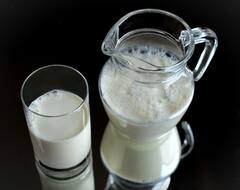 Health Benefits For Ginger Milk : कडाक्याच्या थंडीत कोणताही रोग तुम्हाला स्पर्श करू शकणार नाही; दररोज फक्त 'हा' पदार्थ दुधात मिसळून प्या.