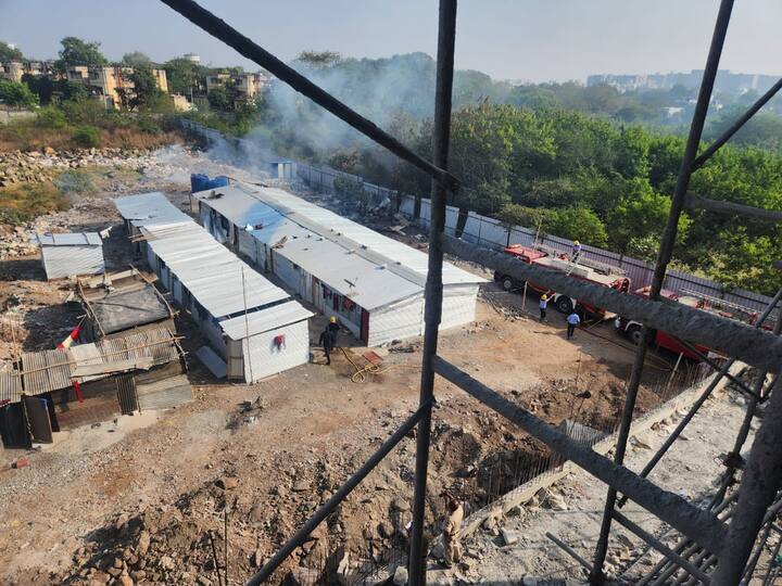 अग्निशमन दलाच्या जवानांकडून आग  नियंत्रणात आणली आहे. सध्या कुलिंगचे काम सुरू आहे.