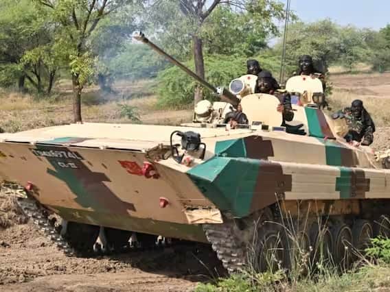 કેનેડા અને ભારત બંને પાસે તેમની સેનાઓ માટે વિશાળ સંરક્ષણ બજેટ છે, જેની મદદથી બંને દેશો તેમના સૈન્ય દળોને મજબૂત કરવા માટે ખર્ચ કરે છે. ભારતનું સંરક્ષણ બજેટ 62 ટ્રિલિયન રૂપિયાથી વધુ છે અને કેનેડાનું બજેટ 30 ટ્રિલિયન રૂપિયા છે.