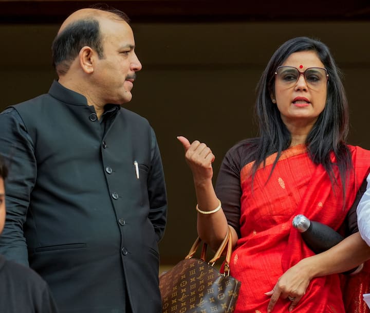 10 अगस्त को संसद में सरकार के खिलाफ अविश्वास प्रस्ताव के समर्थन में बोलते हुए टीएमसी सांसद महुआ मोइत्रा ने कहा, 'सब्जियां हिंदू हुई, बकरा मुसलमान हो गया.' सरकार पर हमला बोलते हुए उन्होंने कहा कि हम यहां अपने 'तुम अभी चुप रहो' गणतंत्र में सवाल पूछने आए हैं, जहां प्रधानमंत्री एक राज्यपाल से कहते हैं 'चुप रहो'.