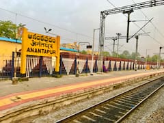 వైసీపీ టికెట్ రేసులో ఇద్దరు నేతలు, కలవరపడిపోతున్న ఎమ్మెల్యే