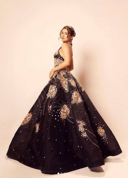 ਹਾਲ ਹੀ 'ਚ ਅਵਨੀਤ ਕੌਰ ਨੇ ਸੋਸ਼ਲ ਮੀਡੀਆ 'ਤੇ ਆਪਣੇ ਤਾਜ਼ਾ ਹੌਟ ਫੋਟੋਸ਼ੂਟ ਦੀਆਂ ਤਸਵੀਰਾਂ ਸ਼ੇਅਰ ਕਰਕੇ ਲੋਕਾਂ ਨੂੰ ਆਪਣੀ ਖੂਬਸੂਰਤੀ ਦਾ ਕਾਇਲ ਕੀਤਾ ਹੈ। ਹਾਲ ਹੀ 'ਚ ਉਸ ਨੇ ਆਪਣੀਆਂ ਕੁਝ ਤਸਵੀਰਾਂ ਅਪਲੋਡ ਕਰਕੇ ਆਪਣੇ ਪ੍ਰਸ਼ੰਸਕਾਂ ਨੂੰ ਦੀਵਾਨਾ ਬਣਾ ਦਿੱਤਾ ਹੈ। ਦੇਖੋ ਅਵਨੀਤ ਕੌਰ ਦਾ ਹੋਸ਼ ਉੱਡਾ ਦੇਣ ਵਾਲਾ ਅੰਦਾਜ਼...