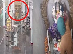 Theft in Renuka Ellamma Temple : రేణుక ఎల్లమ్మ ఆలయంలో చోరీ..సీసీటీవీ కెమెరాలో రికార్డ్ | ABP Desam