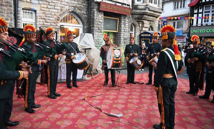 हिमाचल प्रदेश के मुख्यमंत्री सुखविंदर सिंह सुक्खू ने यहां आने वाले पर्यटकों का स्वागत किया है. मुख्यमंत्री का कहना है कि हिमाचल प्रदेश की खूबसूरत वादियां यहां पर्यटकों के स्वागत के लिए पूरी तरह तैयार हैं. यहां आने वाले सैलानियों को किसी तरह की परेशानी नहीं आने दी जाएगी.