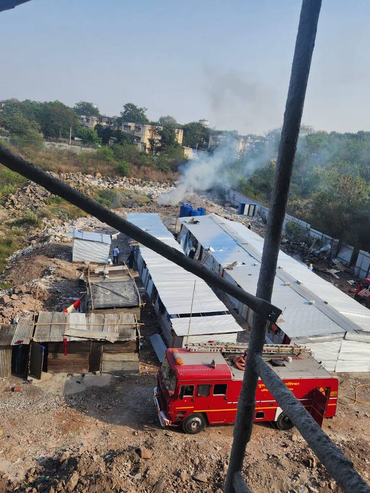बांधकाम सुरू असलेल्या एका इमारतीत बेकायदेशीर रित्या सिलेंडरचा साठा करण्यात आला होता.