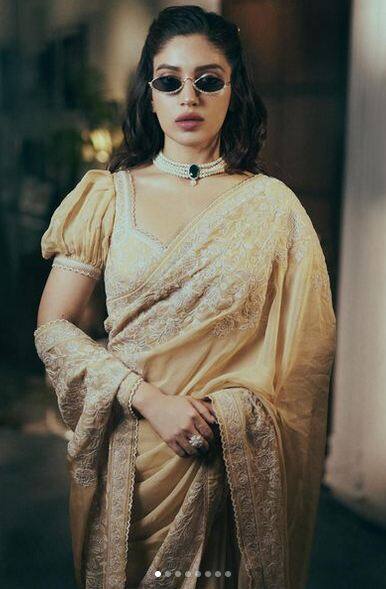 ਹਾਲ ਹੀ 'ਚ ਭੂਮੀ ਪੇਡਨੇਕਰ ਨੇ ਸੋਸ਼ਲ ਮੀਡੀਆ 'ਤੇ ਆਪਣੇ ਤਾਜ਼ਾ ਹੌਟ ਫੋਟੋਸ਼ੂਟ ਦੀਆਂ ਤਸਵੀਰਾਂ ਸ਼ੇਅਰ ਕਰਕੇ ਲੋਕਾਂ ਨੂੰ ਆਪਣੀ ਖੂਬਸੂਰਤੀ ਦਾ ਕਾਇਲ ਕੀਤਾ ਹੈ। ਹਾਲ ਹੀ 'ਚ ਉਸ ਨੇ ਆਪਣੀਆਂ ਕੁਝ ਤਸਵੀਰਾਂ ਅਪਲੋਡ ਕਰਕੇ ਆਪਣੇ ਪ੍ਰਸ਼ੰਸਕਾਂ ਨੂੰ ਦੀਵਾਨਾ ਬਣਾ ਦਿੱਤਾ ਹੈ। ਦੇਖੋ ਭੂਮੀ ਪੇਡਨੇਕਰ ਦਾ ਹੋਸ਼ ਉੱਡਾ ਦੇਣ ਵਾਲਾ ਅੰਦਾਜ਼...