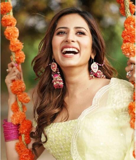 ਸਰਗੁਣ ਮਹਿਤਾ  ਪੰਜਾਬੀ ਫਿਲਮਾਂ ਦੀ ਮਸ਼ਹੂਰ ਅਦਾਕਾਰਾ ਸਰਗੁਣ ਮਹਿਤਾ ਪੰਜਾਬੀ ਫਿਲਮਾਂ ਤੋਂ ਇਲਾਵਾ ਰਿਐਲਿਟੀ ਸ਼ੋਅਜ਼ ਵਿੱਚ ਵੀ ਨਜ਼ਰ ਆ ਚੁੱਕੀ ਹੈ। ਉਨ੍ਹਾਂ ਨੇ ਕਿਸਮਤ ਅਤੇ ਕਿਸਮਤ 2 ਵਰਗੀਆਂ ਕਈ ਹਿੱਟ ਫਿਲਮਾਂ ਵਿੱਚ ਕੰਮ ਕੀਤਾ ਹੈ। ਪੰਜਾਬੀ ਫਿਲਮਾਂ ਤੋਂ ਇਲਾਵਾ ਸਰਗੁਣ ਨੇ ਪੰਜਾਬੀ ਐਲਬਮਾਂ ਵਿੱਚ ਵੀ ਕੰਮ ਕੀਤਾ ਹੈ।