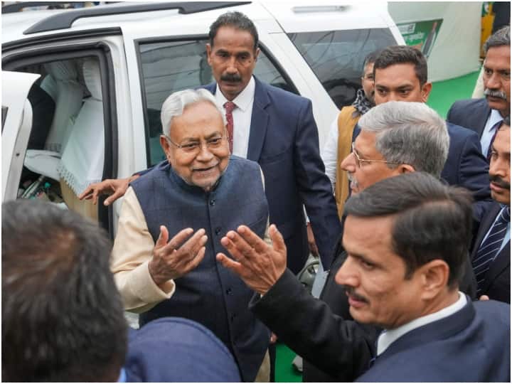 अटकलें हैं कि शुक्रवार को होने वाली बैठक में राष्ट्रीय अध्यक्ष के नाम पर फैसला हो सकता है और ललन सिंह से इस्तीफा लिया जा सकता है.