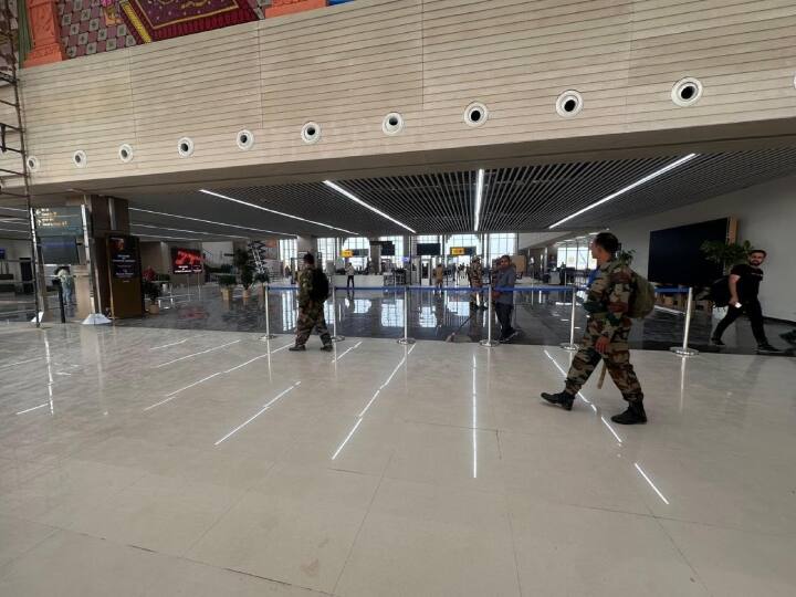 बम की अफवाह से मंगलुरू एयरपोर्ट पर मचा हड़कंप, पुलिस ने अज्ञात के खिलाफ दर्ज किया केस