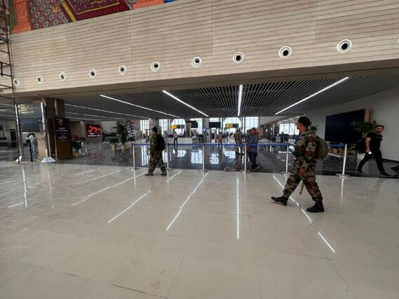 बम की अफवाह से मंगलुरू एयरपोर्ट पर मचा हड़कंप, पुलिस ने अज्ञात के खिलाफ दर्ज किया केस बम की अफवाह से मंगलुरू एयरपोर्ट पर मचा हड़कंप, पुलिस ने अज्ञात के खिलाफ दर्ज किया केस
