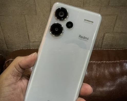 કંપની પ્રો મોડેલમાં Snapdragon 8 Gen 2 SOC અને પ્લસ મોડલમાં MediaTek Dimensity 7200 Ultra સાથે સપોર્ટ આપી શકે છે. કંપની બેઝ મોડલમાં ડાયમેન્સિટી 6080 ચિપસેટને સપોર્ટ આપી શકે છે.