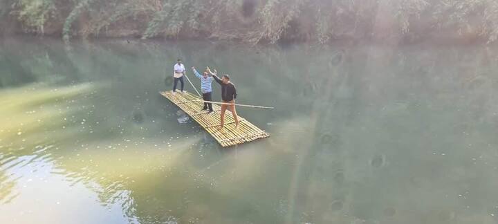 कांगेर वैली नेशनल पार्क के संचालक गणवीर धम्मशील ने बताया कि नैसर्गिक खूबसूरती से परिपूर्ण कांगेर वैली नेशनल पार्क में कांगेर जलधारा पर्यटकों का खास आकर्षण का केंद्र रहता है. वही इस पार्क के अंदर ही कैलाश झील भी मौजूद है. जिसके दोनों तरफ घने जंगल और हरियाली है बीच जंगलों से बहता कैलाश झील का पानी केरल के पर्यटन स्थल से कम नहीं लगता.