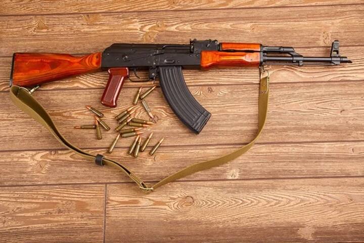 AK 47: વિશ્વના સૌથી વધુ ઉપયોગમાં લેવાતા રાફેલ AK-47ના નામ પાછળ એક રશિયન સૈનિકનો હાથ હતો. જાણો આ રાઈફલની સંપૂર્ણ કહાની.