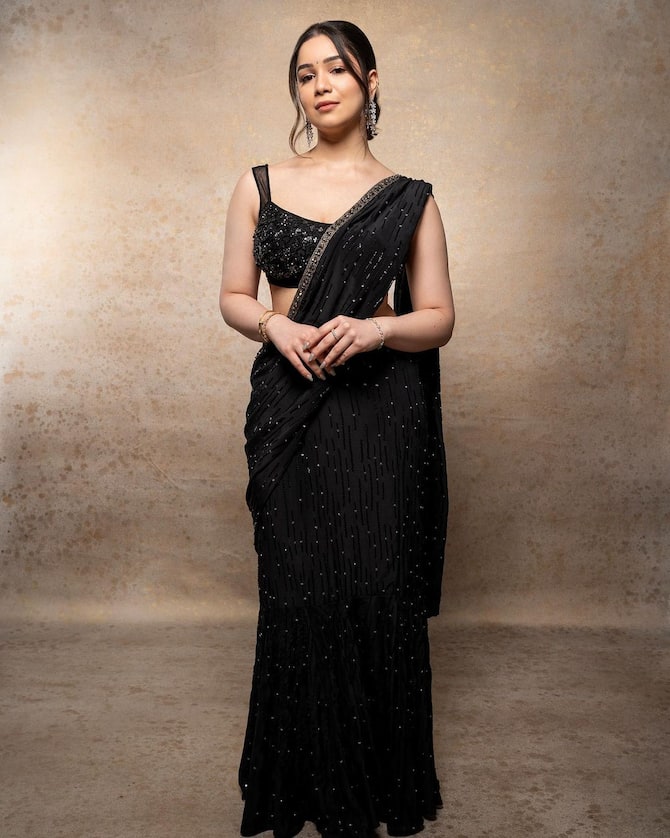 Sara Tendulkar Gives Bridesmaid Look Inspiration In Black Saree; PICS