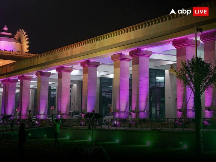 मिलेगी एयरपोर्ट जैसी सुविधा : राइट्स के मुताबिक, नए अयोध्या रेलवे स्टेशन पर यात्रियों को हवाई अड्डे जैसी आधुनिक सुविधाएं मिलेंगी.