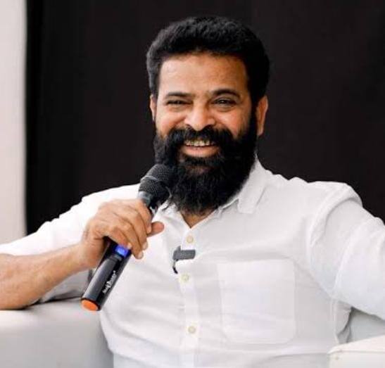 தற்போது வெளியாகியுள்ள தகவலின்படி இயக்குநர் அமீர் வாடிவாசல் திரைப்படத்தில் முக்கிய கதாபாத்திரத்தில் நடிக்கிறார் என்ற தகவலையும் வெற்றிமாறன் பகிர்ந்துள்ளார்.