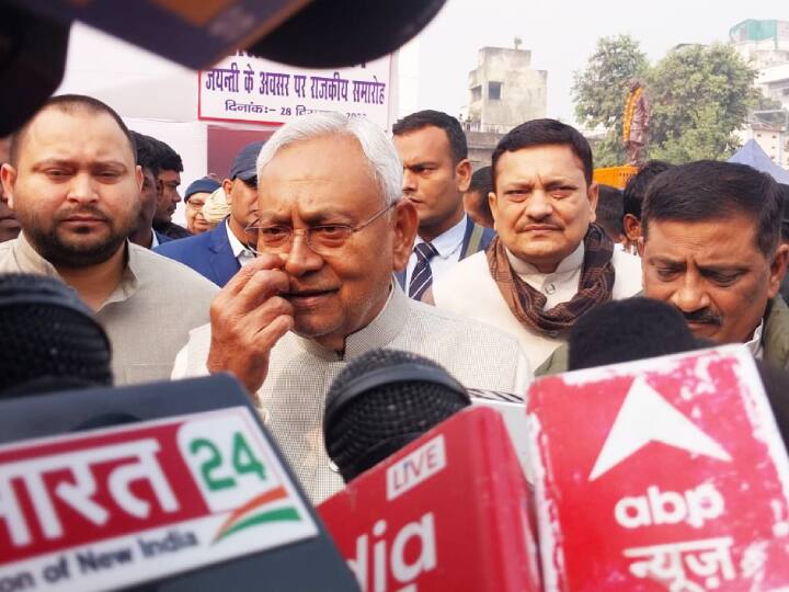 Nitish Kumar Will Join NDA or Be National President of JDU Know Bihar CM Reaction सर! NDA में जाएंगे...? राष्ट्रीय अध्यक्ष आप होंगे? दिल्ली में JDU की बैठक से पहले नीतीश कुमार ने सब बताया