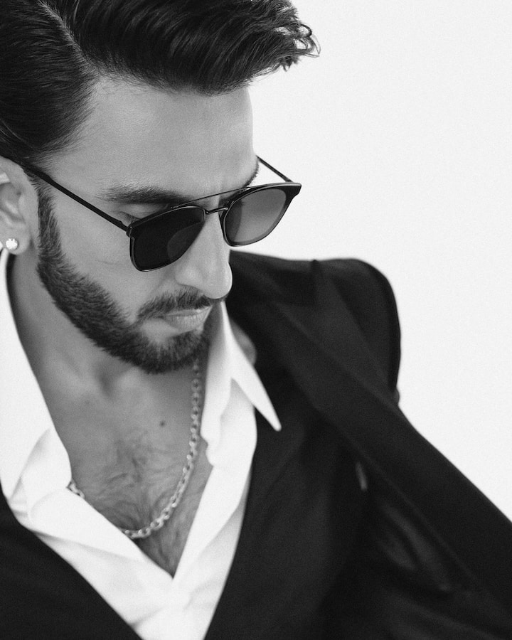 The actor sported a silver chain and stone studs in his ears for an extra dramatic touch.