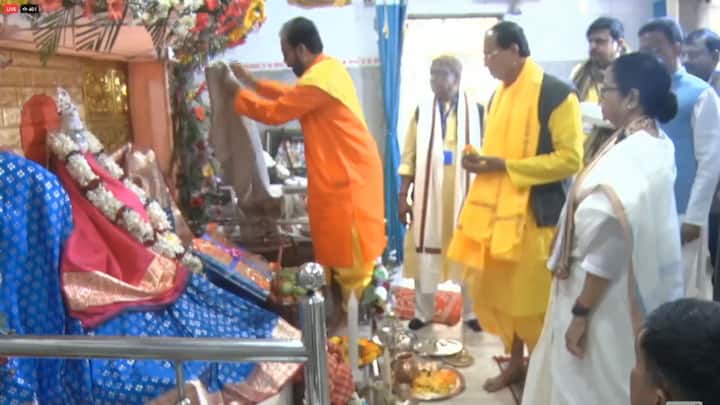 এই প্রসঙ্গে তিনি আরও বলেন,  'ভোটের সময় ধর্ম নিয়ে রাজনীতি করব, ধর্মের নামে নিষ্পেষণ করব। এটা ধর্ম নয়। ধর্ম মানে সকলকে কাছে টেনে নিয়ে সকলকে ভালোবাসা।' জানুয়ারি মাসে রামমন্দির উদ্বোধন ও তার পর সাধারণ নির্বাচনের মুখে তৃণমূলনেত্রীর এই বার্তার মধ্যে সুনির্দিষ্ট অন্য তাৎপর্য রয়েছে. মনে করে রাজনৈতিক মহল।