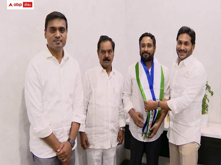 ex cricketer ambati rayudu joins ysrcp in the presence of cm jagan Andhra News: వైసీపీలో చేరిన మాజీ క్రికెటర్ అంబటి రాయుడు - చంద్రబాబు, పవన్ లపై విమర్శలు