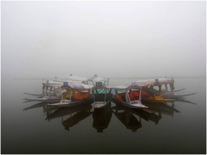चिल्लाई-कलां की शुरुआत 21 दिसंबर को हुई थी और यह 31 जनवरी को समाप्त होगा.  इसके बाद कश्मीर में 20 दिनों का 'चिल्लई-खुर्द' यानी छोटी ठंड और 10 दिनों का 'चिल्लई-बच्चा' यानी हल्की ठंड शुरू होती है. इस दौरान भी शीतलहर का प्रकोप जारी रहता है.