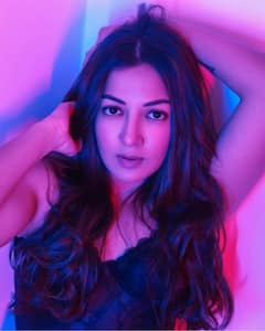 Catherine Tresa Photos: కేథరిన్ హెయిర్ స్టైల్ భలే ఉంది!