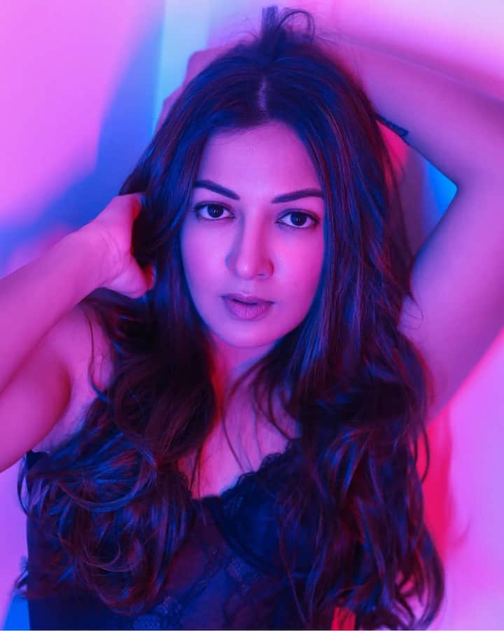 'చమ్మక్ చల్లో' సినిమాతో టాలీవుడ్ కు ఎంట్రీ ఇచ్చిన కేథరిన్ 'సరైనోడు' సినిమాలో ఎమ్మెల్యేగా ఫుల్ మార్క్స్ కొట్టేసింది. ఆ తర్వాత వరుస అవకాశాలు అందిపుచ్చుకున్నా స్టార్ హీరోయిన్ స్టేటస్ మాత్రం దక్కించుకోలేకపోయింది.