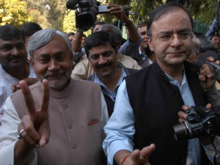 Arun Jaitley with Bihar Chief Minister Nitish Kumar. Jaitley was admired for his sharp intellect, eloquence, and amiable demeanour. (Image Source: Getty)
