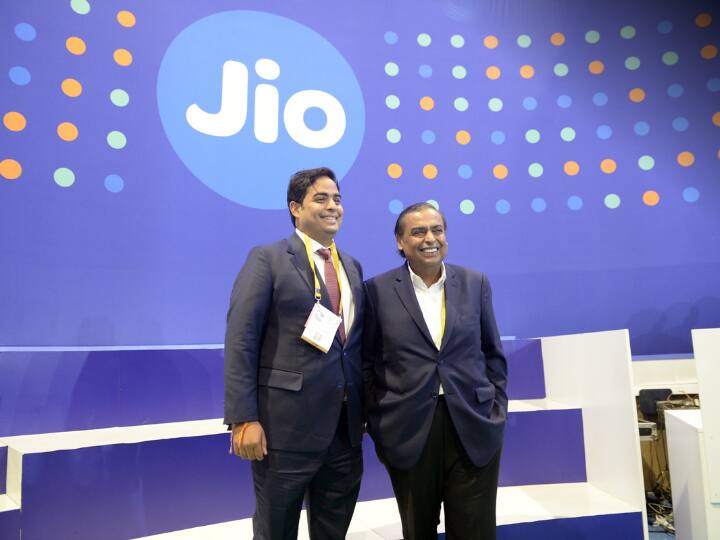 ChatGPT को टक्कर देने के लिए BharatGPT पर काम कर रहे मुकेश अंबानी, टीवी के लिए ला रहे ये सर्विस Jio is working on Bharat GPT and OS for televisions says Akash Ambani on annual Techfest event ChatGPT को टक्कर देने के लिए BharatGPT पर काम कर रहे मुकेश अंबानी, टीवी के लिए ला रहे ये सर्विस