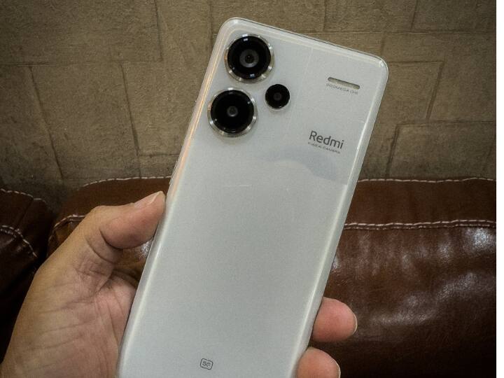 प्रो मॉडल में आपको स्नैपड्रैगन 8 जेन 2 SOC और प्लस मॉडल में MediaTek Dimensity 7200 Ultra का सपोर्ट कंपनी दे सकती है. बेस मॉडल में कंपनी Dimensity 6080 चिपसेट का सपोर्ट दे सकती है.