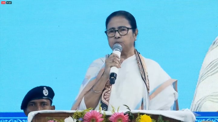 তীর্থ পর্যটনের দিকে যে বিশেষ ভাবে নজর দেওয়া হয়েছে, সে কথা স্পষ্ট ভাবে উঠে আসে মমতার বার্তায়। বলেন, 'কয়েকদিন বাদে গঙ্গাসাগর মেলা আছে। আগে থাকার জায়গা ছিল না। আজ আমূল বদলে গিয়েছে।'