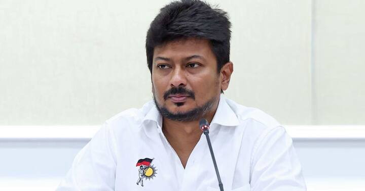 “தே.மு.தி.க தலைவர் கேப்டன் விஜயகாந்த் அவர்கள் உடல்நலக்குறைவால் மரணமடைந்த செய்தியறிந்து மிகுந்த அதிர்ச்சியும் வருத்தமும் அடைந்தேன். சிறந்த மனிதநேயர் - துணிச்சலுக்கு சொந்தக்காரர் - தமிழ்த்திரையுலகின் தவிர்க்கவியலா நாயகராக திகழ்ந்தவர் - முத்தமிழ் அறிஞர் கலைஞர் அவர்கள் மீது அவருக்கும் , அவர் மீது கலைஞர் அவர்களுக்கும் இருந்த பேரன்பை வார்த்தைகளால் சொல்லிவிட முடியாது. மாண்புமிகு முதலமைச்சர் அவர்களின் அன்புக்குரிய நண்பர். நடிகர் சங்கத் தலைவராகவும் - எதிர்க்கட்சித் தலைவராகவும் திறம்பட செயல்பட்ட கேப்டன் அவர்களின் இழப்பு, தமிழ்த்திரையுலகிற்கும் - அரசியல் உலகிற்கும் ஈடு செய்ய முடியாத பேரிழப்பாகும். அவரது மரணத்துக்கு எனது ஆழ்ந்த இரங்கல். அவரைப் பிரிந்து வாடும் குடும்பத்தினர் - தே.மு.தி.க தொண்டர்கள் - நண்பர்கள் - திரையுலகினருக்கு என் ஆறுதலை தெரிவித்துக் கொள்கிறேன். கேப்டன் #விஜயகாந்த் அவர்களின் புகழ் என்றென்றும் நிலைத்திருக்கும்.” - அமைச்சர் உதயநிதி ஸ்டாலின் இரங்கல்