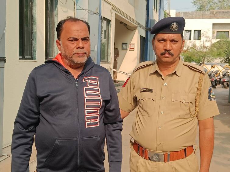 Police arrested a person who sold a house with false documents in Ahmedabad Ahmedabad: અમદાવાદમાં ઠગબાજો બેફામ! અમેરિકા રહેતા વ્યક્તિની જાણ બહાર બબ્બે વખત વેંચી નાખી મિલ્કત