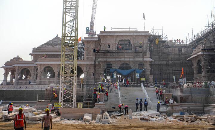 राम मंदिर परिसरात सांडपाणी आणि जलशुद्धीकरण संयंत्रे बसवण्यात आली असून यासह आत्मनिर्भर भारत योजनेवर भर दिला जात आहे.  (Image Source : PTI)