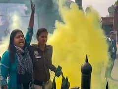 संसद सुरक्षा उल्लंघन मामले की आरोपी नीलम आजाद की याचिका पर तत्काल सुनवाई से दिल्ली HC ने किया इनकार