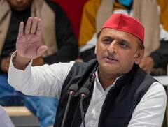 डिप्टी सीएम केशव प्रसाद मौर्य पर अखिलेश यादव का तंज, बोले- BJP के बड़े-बड़े नेता लगा रहे झाड़ू