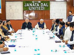 JDU की मीटिंग में नीतीश कुमार के बगल में बैठे थे ललन सिंह, क्या बचा पाएंगे अपना पद?