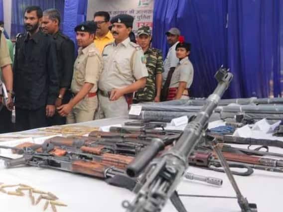 AK-47 વિશ્વમાં સૌથી વધુ ગેરકાયદે વેચાતી રાઈફલ છે. આ સાથે, તે વિશ્વમાં સૌથી વધુ ઉપયોગમાં લેવાતી રાઈફલ છે. આ માટે તેનું નામ ગિનિસ બુક ઓફ વર્લ્ડ રેકોર્ડમાં નોંધાયેલું છે.