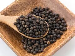 Ghee: ਸਰਦੀਆਂ ‘ਚ ਘਿਓ ‘ਚ ਮਿਲਾ ਕੇ ਖਾਓ ਕਾਲੀ ਮਿਰਚ, ਦੂਰ ਹੋ ਜਾਣਗੀਆਂ ਕਈ ਬਿਮਾਰੀਆਂ