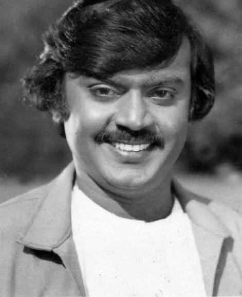 தவசி படத்தில் வரும் ‘எழுந்தா மல போல..’ பாடலில் வரும் “சத்தியத்தையும் தர்மத்தையும் காத்திருக்கும் எங்க தர்மதுரை உங்க கண்ணுக்குள்ளே இருக்கோம் கவலையில்லை..” வரிகள் மக்கள் அவர் மேல் வைத்திருந்த மரியாதையையும் பற்றையும் எடுத்து கூறுகிறது.