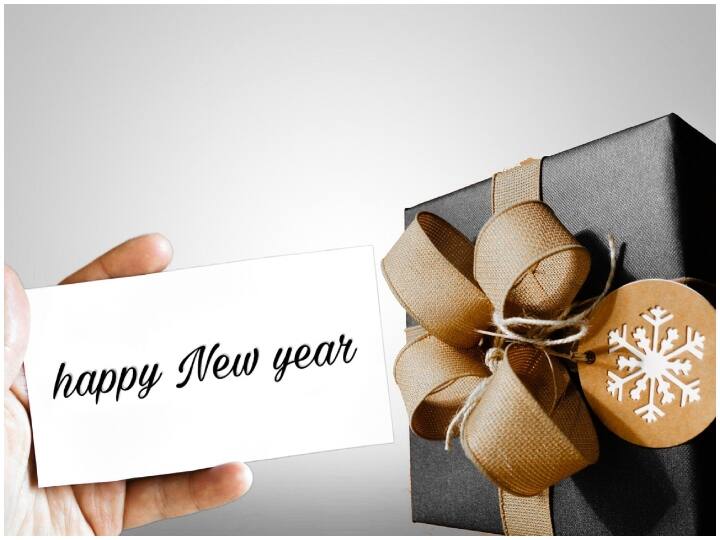 भारत में 31 दिसंबर रात 12 बजे नए साल का आगमन होता है, लेकिन जब भारत इस वक्त को सेलिब्रेट करता है, उससे पहले कई देश में नए साल का जश्न शुरू हो चुका होता है और नए साल का आगमन हो जाता है.