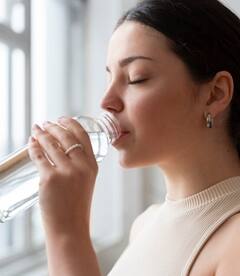 Health Tips: ਸਰਦੀਆਂ ਵਿੱਚ ਖਾਲੀ ਪੇਟ ਗਰਮ, ਕੋਸਾ ਜਾਂ ਠੰਡਾ ਪਾਣੀ ਪੀਣਾ ਚਾਹੀਦਾ?