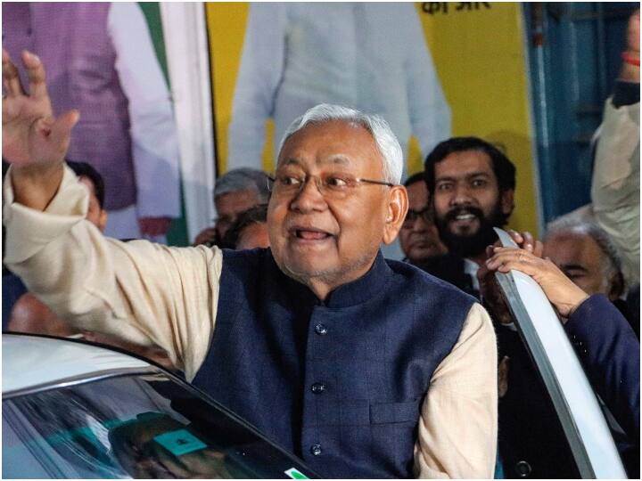 ललन सिंह ने इस्तीफे की खबरों को खारिज किया है लेकिन उन्हीं की पार्टी के एक विधायक ने कहा है कि वह चुनाव लड़ना चाहते हैं संभवत: इसलिए पद मुक्त होना चाहते हैं.