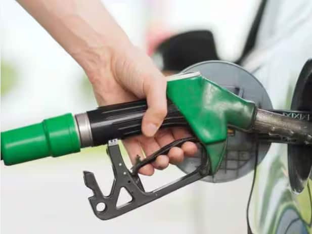 Petrol Diesel Price Today Fuel Price  in Kolkata India 30 January Petrol Diesel Price: অসমে পেট্রোলের দর কমল ৪৬ পয়সা,আজ কলকাতায় লিটার প্রতি কত ?