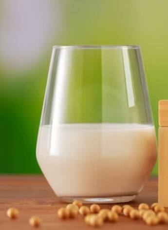 ਮਿਲਾਵਟੀ ਦੁੱਧ ਪੀਣ ਨਾਲ ਕਈ ਗੰਭੀਰ ਬਿਮਾਰੀਆਂ ਦਾ ਖ਼ਤਰਾ ਰਹਿੰਦਾ ਹੈ। ਇਹ ਨਾ ਸਿਰਫ਼ ਹੱਡੀਆਂ ਨੂੰ ਕਮਜ਼ੋਰ ਕਰਦਾ ਹੈ ਬਲਕਿ ਲੀਵਰ ਨੂੰ ਵੀ ਨੁਕਸਾਨ ਪਹੁੰਚਾਉਂਦਾ ਹੈ।