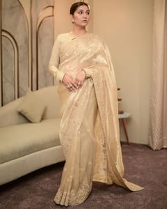 Sapna Chaudhary Photos: गोल्डन साड़ी पहन गॉर्जियस नारी बनीं हरियाणा की देसी क्वीन,सपना के इस लुक पर आप भी हार जाएंगे दिल