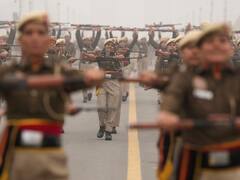 Republic Day Rehearsal 2024: दिल्ली में कर्तव्य पथ पर घने कोहरे के बीच दिखा जवानों का हाई जोश, देखें फुल ड्रेस रिहर्सल की तस्वीरें