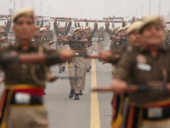 हर साल की तरह इस बार भी 26 जनवरी 2024 को दिल्ली के कर्तव्य पथ पर भारत अपना गणतंत्र दिवस मनाएगा. इस बार 75वां गणतंत्र दिवस मनाया जाएगा.