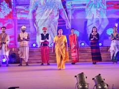 In Pics: उदयपुर में नॉर्थ ईस्ट राज्यों के कलाकारों का फैशन शो, तस्वीरों में देखें खूबसूरत कैटवॉक