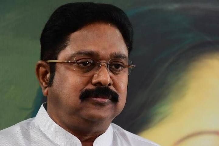 தேமுதிக தலைவர் விஜயகாந்த் மறைவிற்கு டிடிவி தினகரன் இரங்கல் தெரிவித்துள்ளார். இதுகுறித்து அவர், “திரையுலகம் மட்டுமல்லாது தமிழக அரசியல் வரலாற்றிலும் தனக்கென தனி அடையாளத்தை பதித்த தேமுதிக தலைவர் கேப்டன் திரு.விஜயகாந்த் அவர்கள் உடல்நலக்குறைவு காரணமாக உயிரிழந்த செய்தி மிகுந்த வேதனையை ஏற்படுத்துகிறது. சாமானியனாக சினிமாவுக்குள் நுழைந்து தன் புரட்சிகரமான கருத்துக்கள் மூலம் உச்ச நட்சத்திரமாக திகழ்ந்ததோடு, தமிழக அரசியலிலும் தவிர்க்க முடியாத சக்தியாக திகழ்ந்த திரு.விஜயகாந்த் அவர்களின் மறைவு ஒட்டுமொத்த தமிழ்நாட்டிற்கே மிகப்பெரிய இழப்பு ஆகும் இயன்றதை செய்வோம் இல்லாதவருக்கே எனும் முழக்கத்தை முன்னிறுத்தி நடிகராக, நடிகர் சங்கத்தலைவராக, அரசியல்வாதியாக, சட்டமன்ற எதிர்க்கட்சித் தலைவராக, ஏழை, எளிய மக்களுக்கு உதவும் மனிதாபிமானம் கொண்டவராக கேப்டன் அவர்கள் ஆற்றிய பணிகள் என்றென்றும் தமிழக மக்கள் மனதில் நிலைத்திருக்கும். தமிழ் மீதும் தமிழக மக்கள் மீதும் அதீத பற்று கொண்டிருந்த கேப்டன் திரு.விஜயகாந்த் அவர்களை இழந்துவாடும் குடும்பத்தினர், திரையுலகத்தினர், ரசிகர்கள் மற்றும் தேமுதிக தொண்டர்கள் அனைவருக்கும் எனது ஆழ்ந்த இரங்கலையும் அனுதாபங்களையும் தெரிவித்துக் கொள்கிறேன்” என தெரிவித்துள்ளார்.